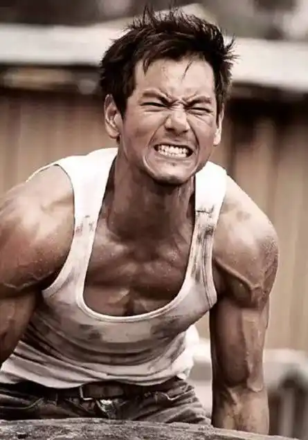 没有健身基础的人,练成彭于晏那样的身材需要多久?