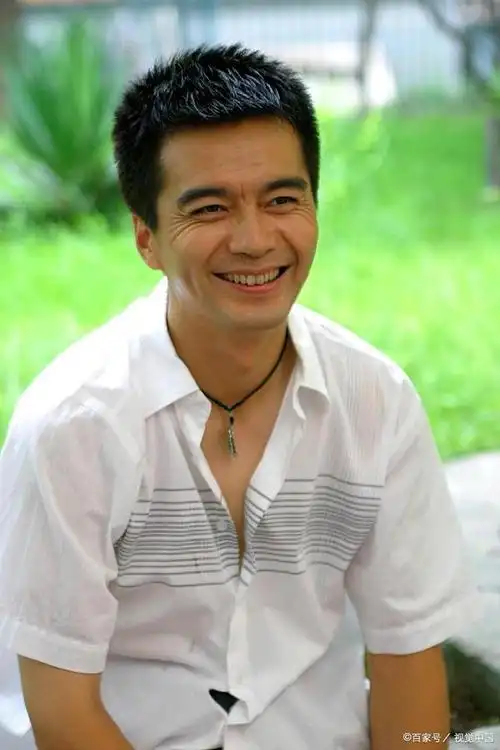 许亚军不离不弃对待自己老婆