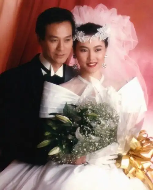 原创郑欣宜与同父异母妹妹十分相像她父母郑少秋与沈殿霞的感情一开始