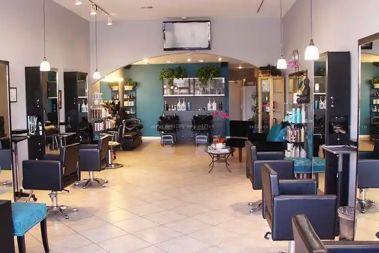 门店经营小揭秘理发店门口为什么要放转灯