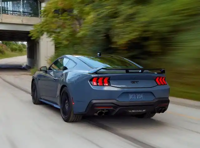 新款福特野马发布!5.0升v8 贯穿大屏,保留手动挡,满足国六标准