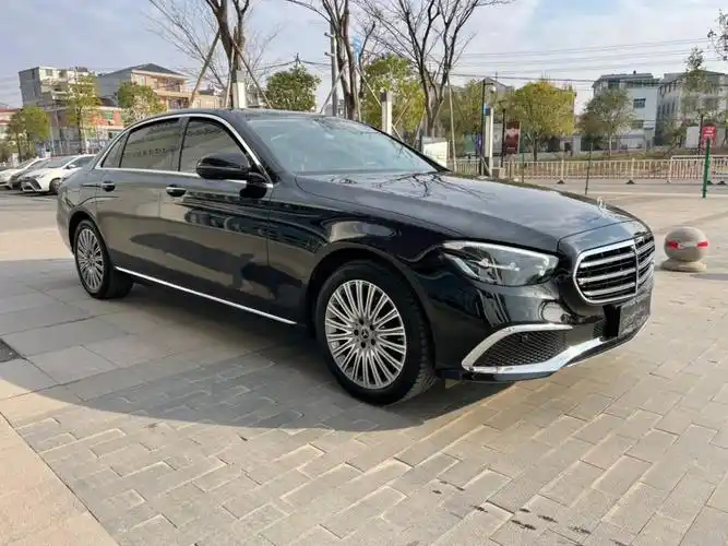 奔驰 奔驰e级  2022款 改款 e 300 l 豪华型图片