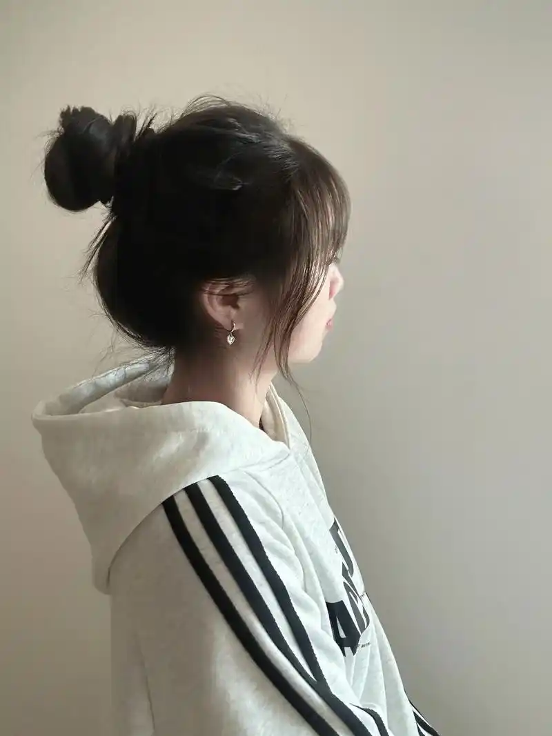 果然随手扎的就是比认真扎的好看#丸子头 #怎么扎出圆润饱满的