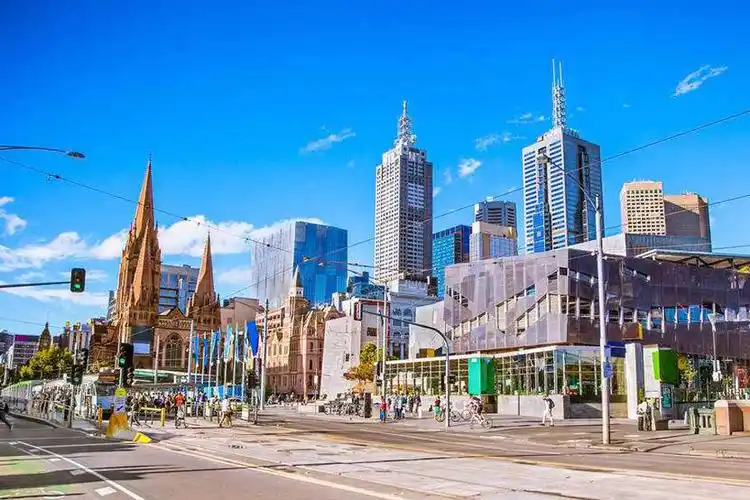 墨尔本是澳大利亚最大的城市之一,它的历史和景点吸引了众多游客
