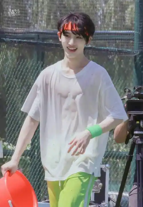 丁程鑫张真源摸严浩翔腹肌##丁程鑫 唯一门面