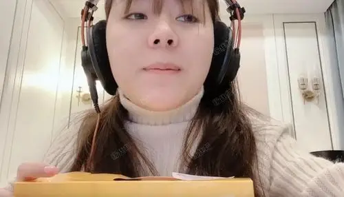 一条小团团化妆意外露脸自嘲死亡角度大脸盘子已经连续多次直播事故了