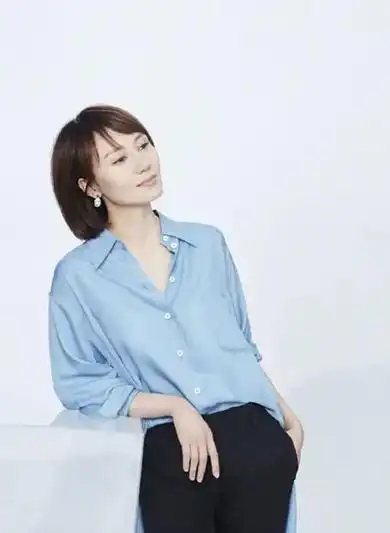 袁泉衬衫篇,干净利落,美丽大方.#衬衫控 #衬衫穿搭 #职场 - 抖音