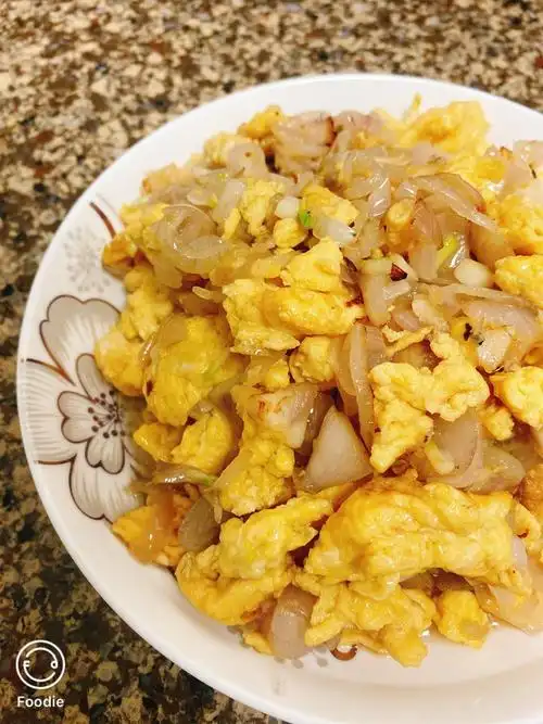 原创家常鸡蛋菜谱葱头炒鸡蛋美味营养停不下来今晚米饭不够吃