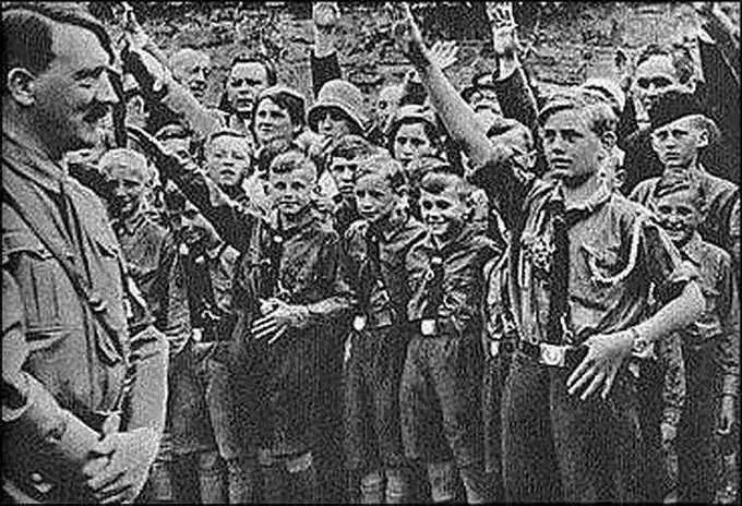 游客行纳粹礼被捕 每人缴纳500欧元保释金后被释放