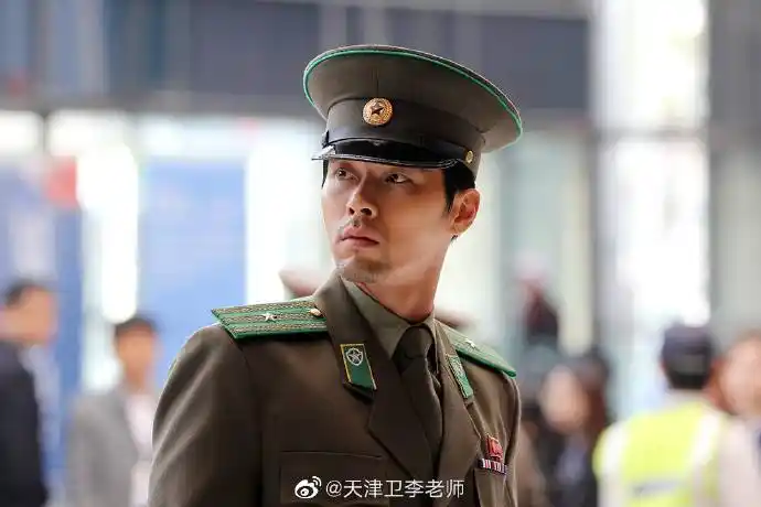 玄彬穿军装格外帅气就连那个特有的"抓水鬼"的投型都能驾驭(图二)