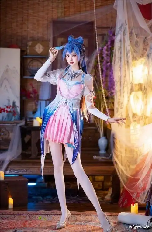 一人cos斗罗三大女神,小舞好漂亮,唐舞桐更是一绝,美感太足了