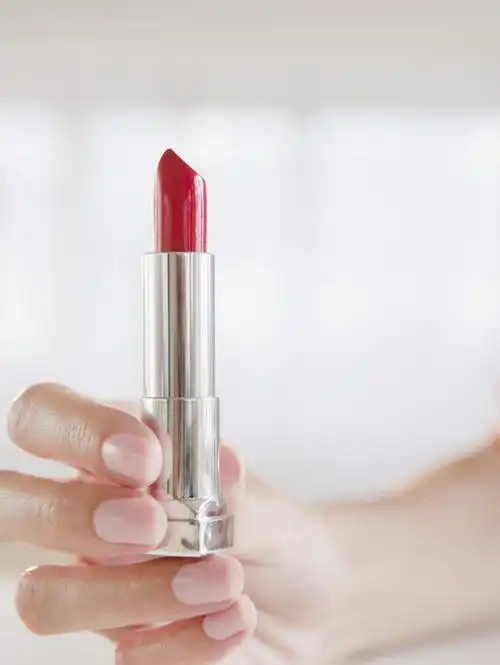 仅一个女性,仅一个人,握,朦胧,模糊,拿,拿着,红色,唇膏,化妆品,口红