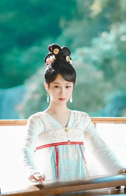 终于等来杨紫的《长相思》,古装造型太唯美,网友:期待早点上线_路透社