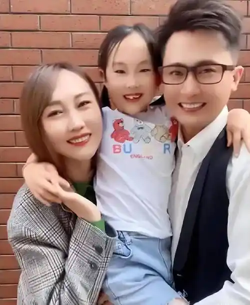 央视杨帆:红不过尼格买提,口碑却比撒贝宁还好,他有何过人之处