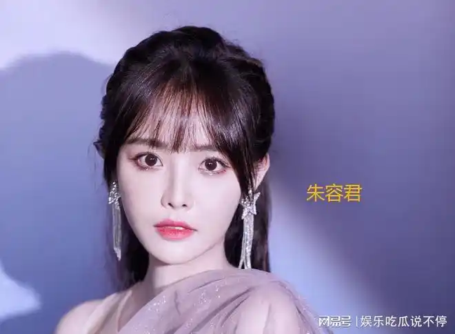 说到朱容君,她可以说是从网红身份转型成为演员成功