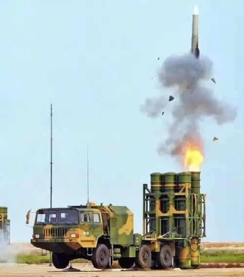 官媒曝国产导弹齐射畵面,综合水平不输美军,已将俄罗斯甩在身后