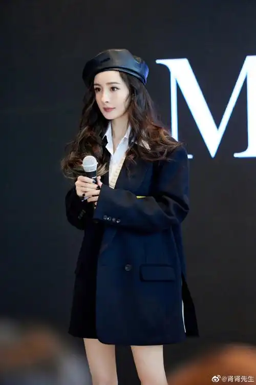 杨幂工作室回应活动取消#@嘉行杨幂工作室发博称出于对安全的考量