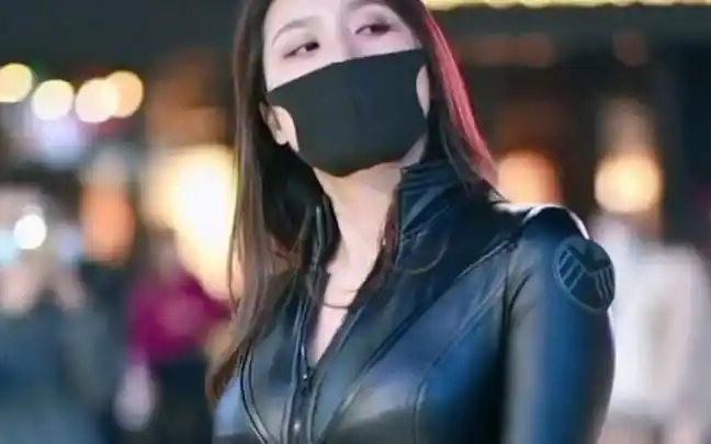 极品紧身皮衣皮裤黑寡妇女杀手