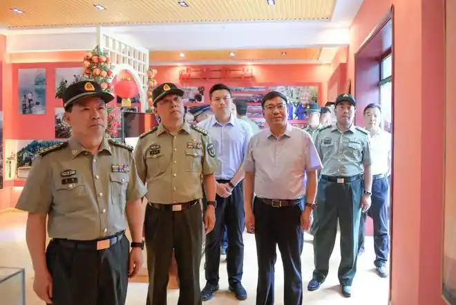 淇县举行靳月英拥军民兵连命名授旗大会