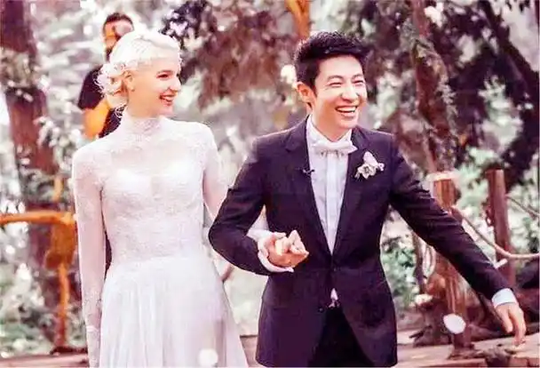 撒贝宁与妻子李白