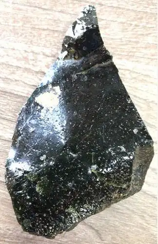 橄榄绿玻璃陨石