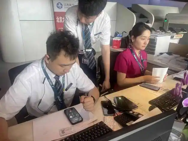 为北京大兴机场中国南航值班经理杜阳等值班工作人员点赞