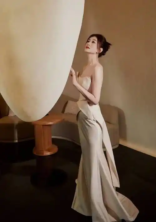 李小冉47岁依旧风韵犹存,网友惊叹:美得让人窒息!_影视圈_演技_表演