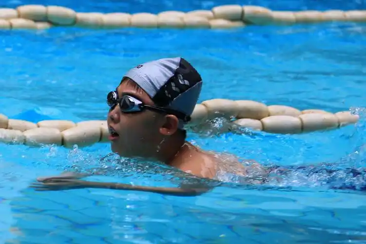 开学前的较量【小学生游泳比赛】