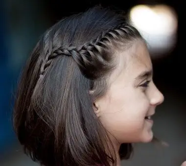 9至10岁的女孩的妹妹头怎么扎好看 好看的妹妹头扎法