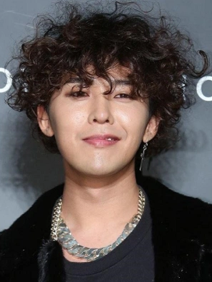 能驾驭住任何发型的,时而狂野,时而可爱的权志龙也是一个多面性的歌手