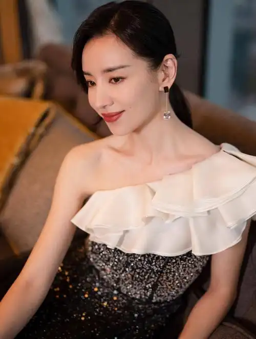 怒揭董洁三宗罪,与梁朝伟纠缠不清,董洁清纯女神只是假象-度小视