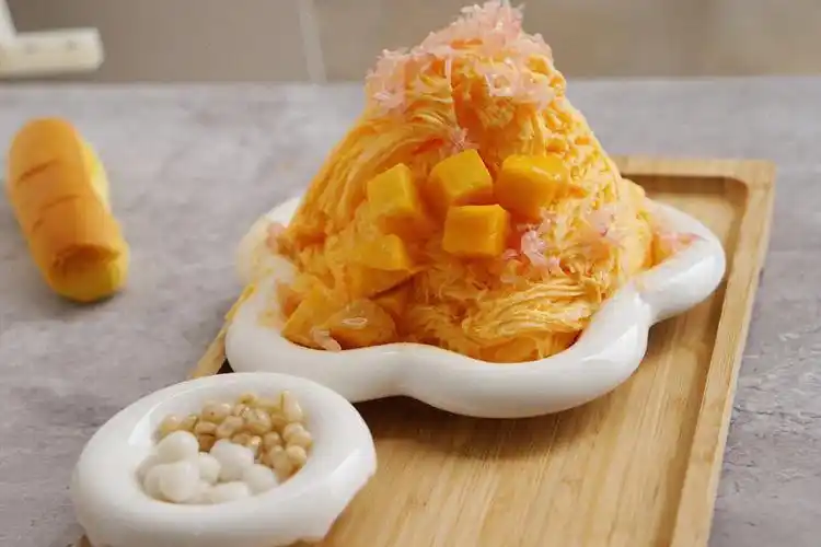 敲好吃的绵绵冰