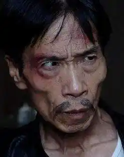 因为这副面孔极具坏蛋的特点,因此他出演的角色也都是坏人.