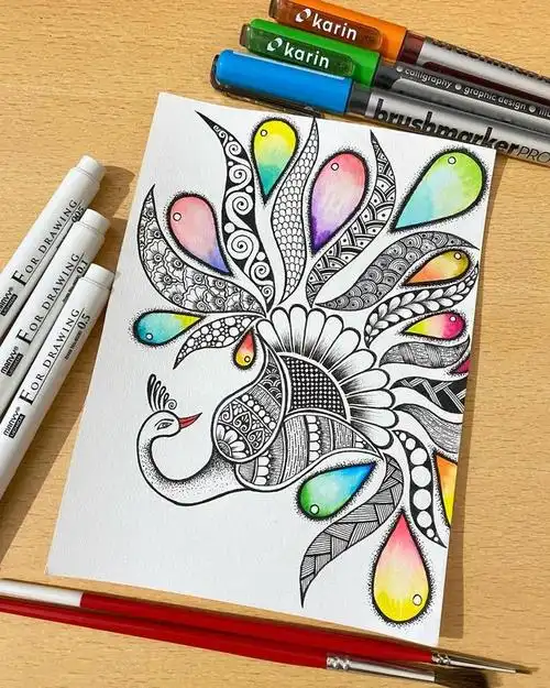 她画的线描孔雀,每一张都独一无二!怪不得她只会画孔雀!