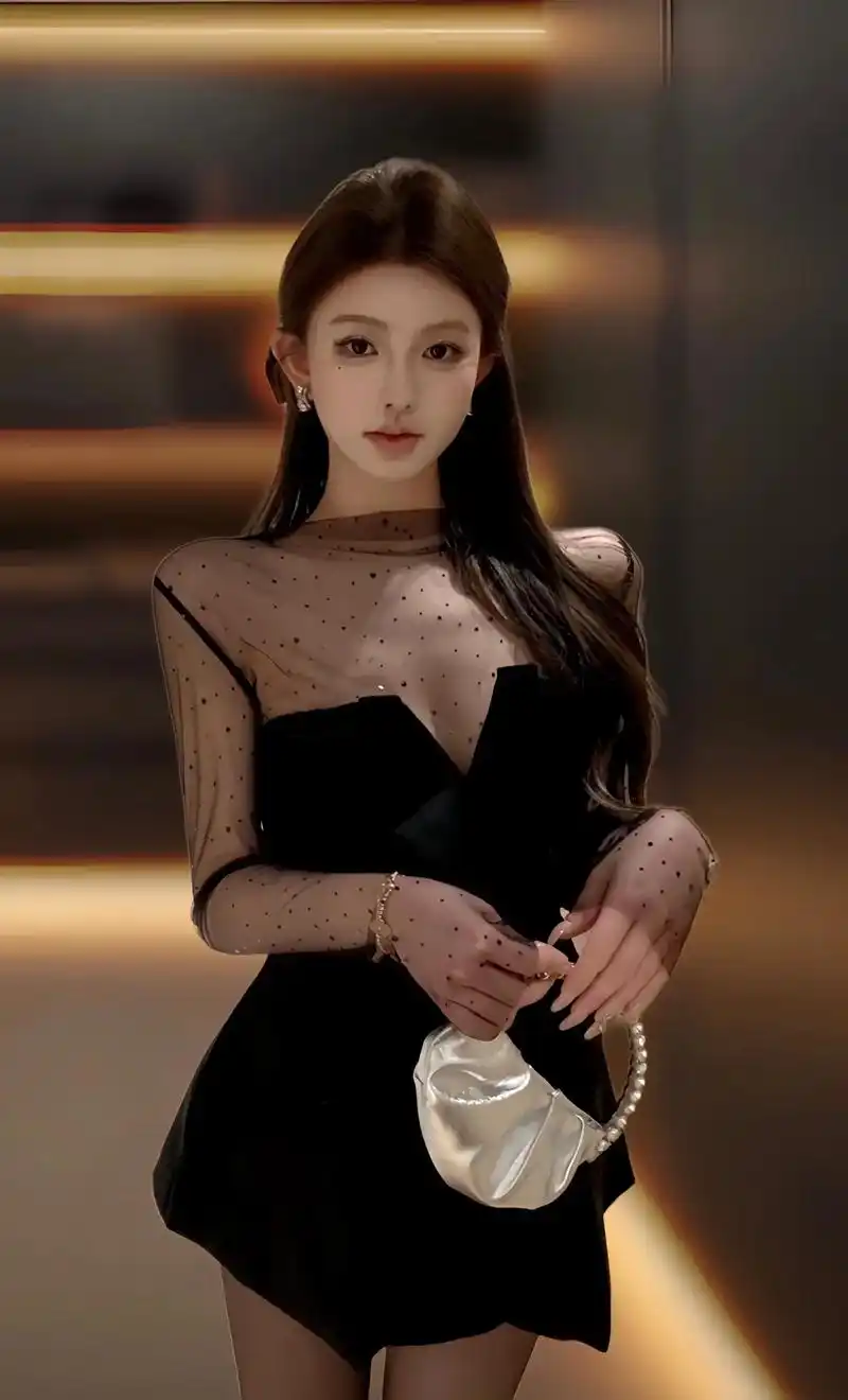 时尚又精致烫钻网纱抹胸套装,瞬间让你成为名媛气质,高贵又不失 - 抖