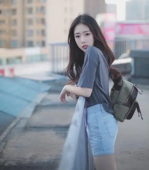 大连民族大学校花龙雪