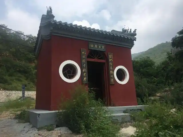 厉害了!自驾中偶遇一小庙,我打赌你绝对不知道这是什么?