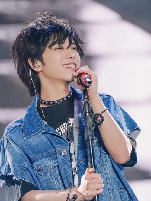 青岛飒飒真的是好久不见啊,想你啦#华晨宇好想要音乐节呀