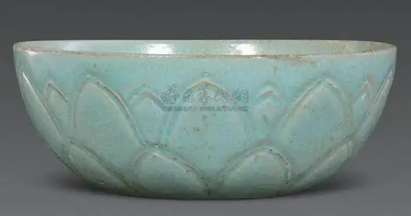 宋代汝窑莲瓣龙纹碗到宋真品专业送高端买家交易会高成交率