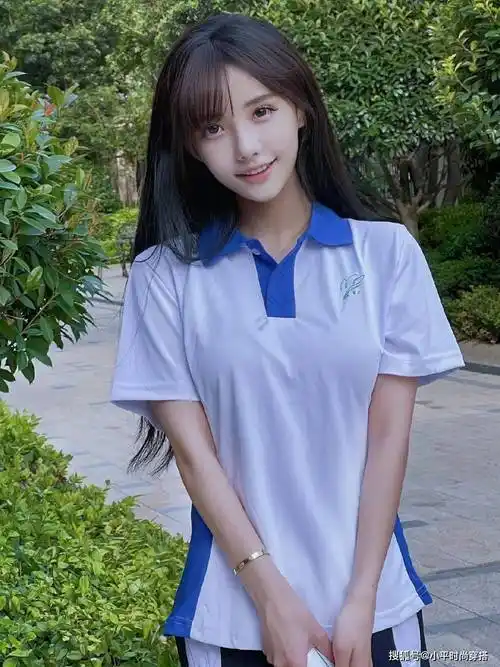 青春旋律中的时尚乐章:清新校服风演绎活力四溢的校园女神_梦想_个性