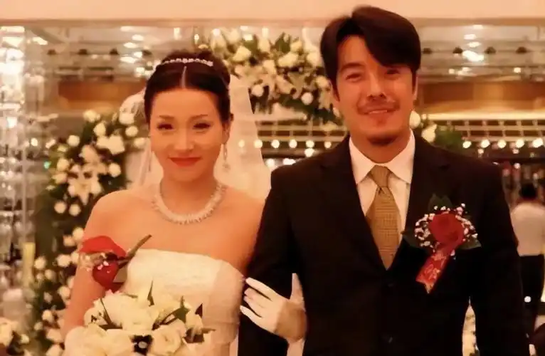 回顾演员海一天:娶了平凡二婚妻子,用爱温暖继子,成了良夫慈父
