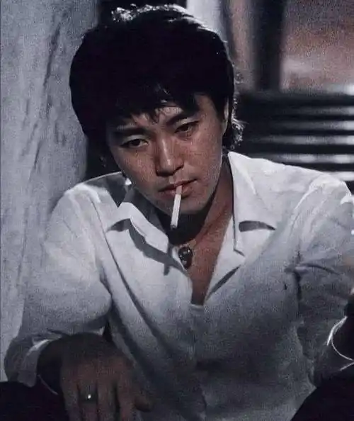 周星驰头像抽烟帅气