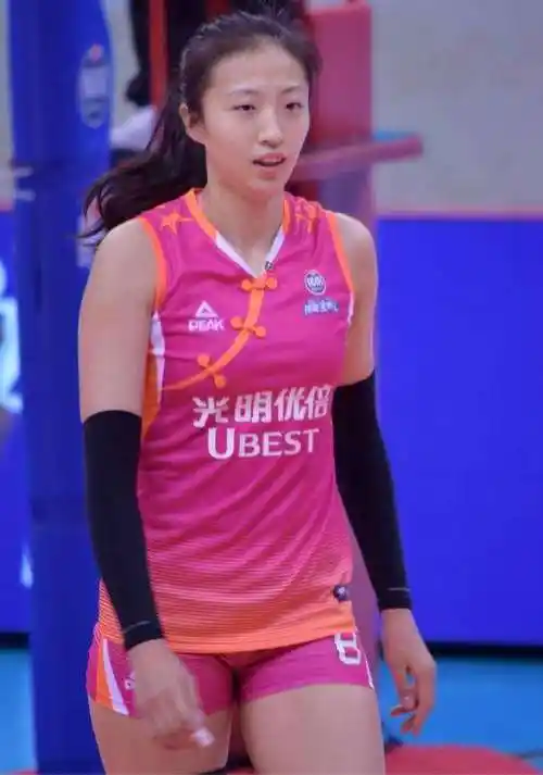 丁霞紧身裤集锦长相清纯身材凹凸有致要啥有啥臀部圆润