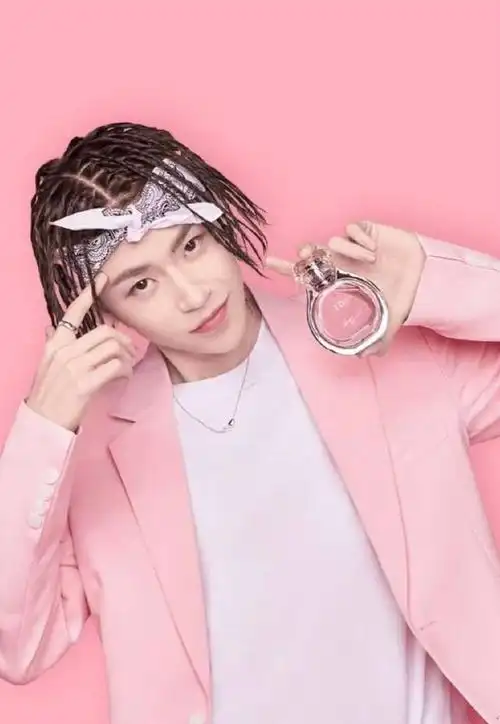 粉红调的npc,小鬼俏皮范,justin青春感十足,穿出炫酷非他莫属