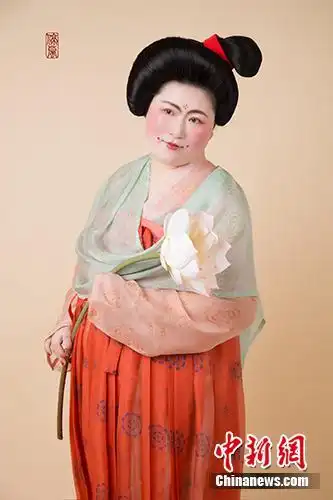 唐代仕女复活吃汤圆这组照片成功复制唐俑