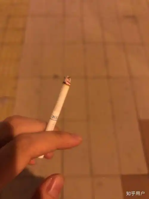 女生发香烟图片是什么梗