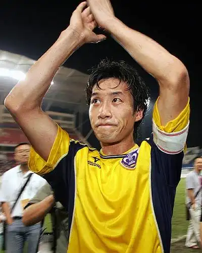 图文中超四川11青岛邹侑根终场任意球救主