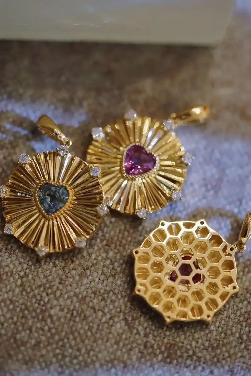 复古工艺96彩色心形蓝宝石吊坠.#创作灵感 #小众首饰定制项 - 抖音