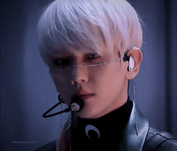 边伯贤见面会脸链造型