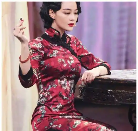 原创张馨予穿紧致旗袍叉开到大腿美出新高度